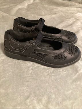 EUC Vintage Mushrooms Leather Mary Jane Slip On Shoe Size 8.5M